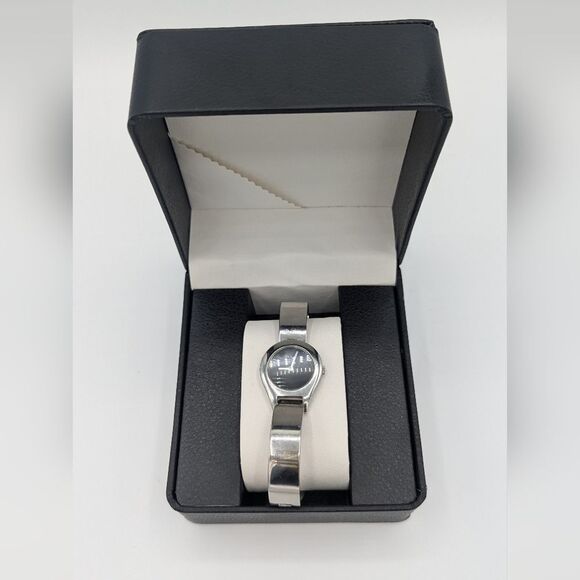 Gucci Stainless Steel Watch - Picture 5 of 8